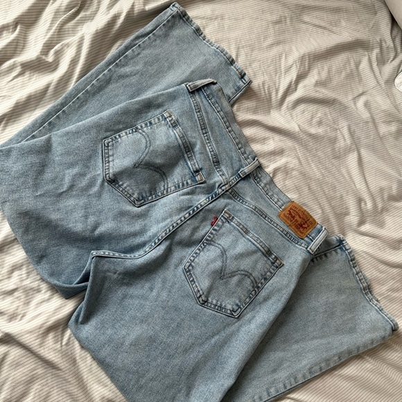 Levi’s Flare Jean - Picture 2 of 10